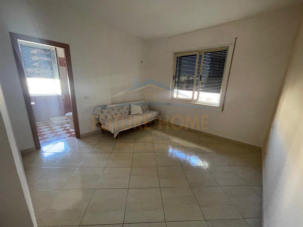 0696044423 Qera, Apartament 3+1+2, Lagjia 3, Durres – Tiranë