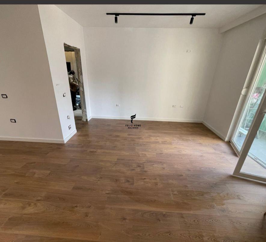 ZYRE ME QERA 67 M2 AIR ALBANIA 100.000 LEKE FH-73327 – Tiranë