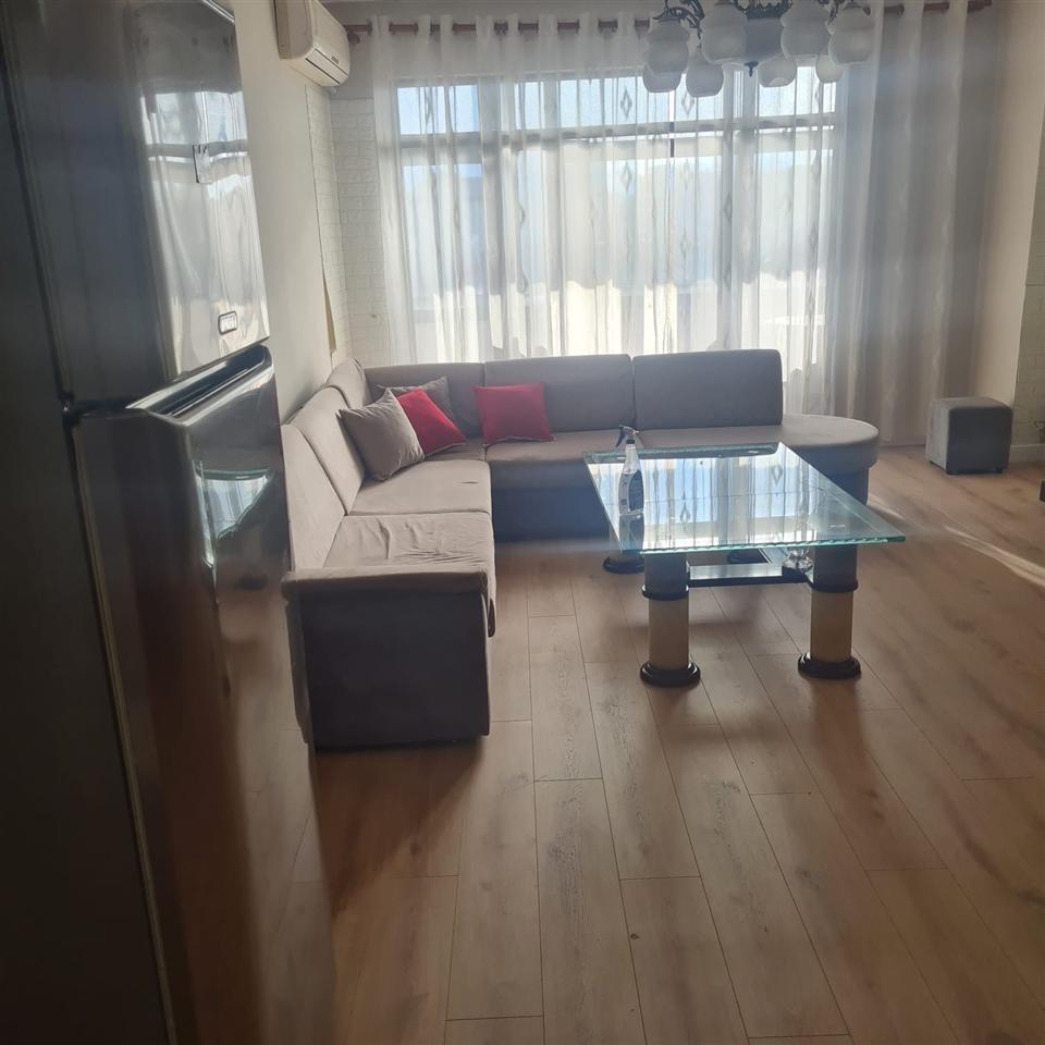 APARTAMENT ME QERA 2+1 MUHAMET GJOLLESHA 80.000 LEKE – Tiranë