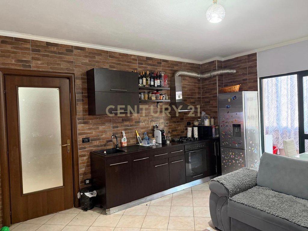 Shitet Apartament 2+1 , Prane Stadiumit Durres ! – Durrës - 1
