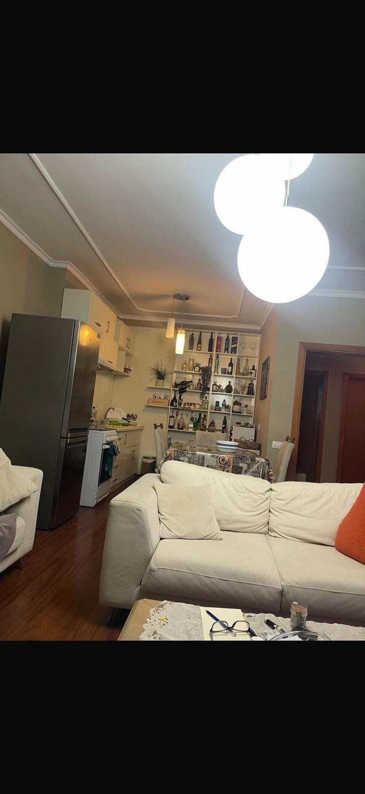 APARTAMENT ME QERA 2+1 ISH EKSPOZITA 100.000 LEKE FH-76303 – Tiranë