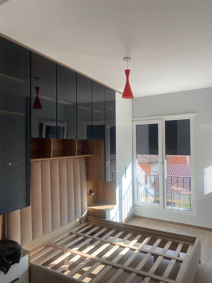 APARTMENT ME QERA 1+1 PAZARI I RI 800 EURO – Tiranë