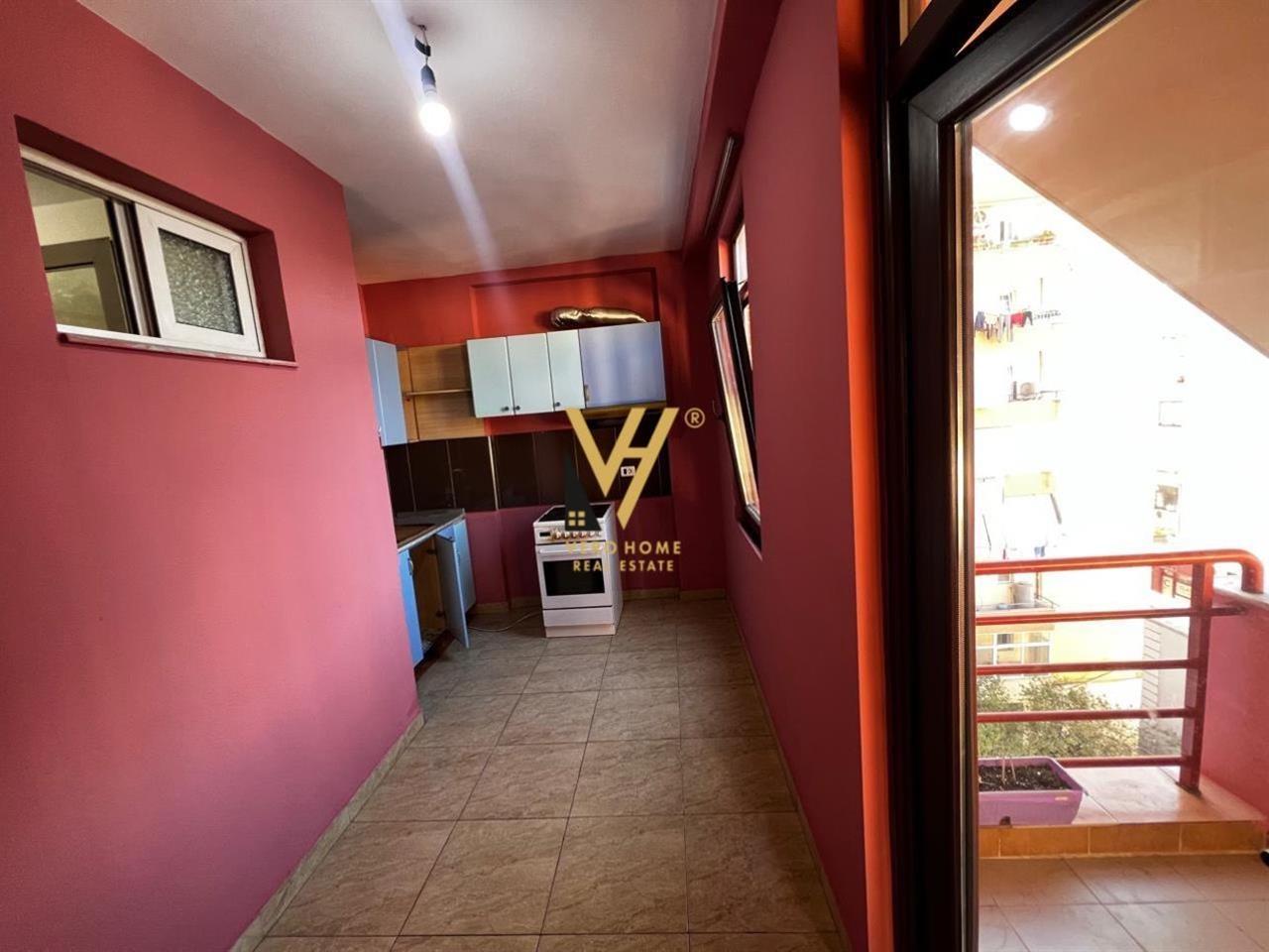 JEPET APARTAMENT ME QERA 2+1+2BLK TE KOMUNA PARISIT 550 EURO – Tiranë