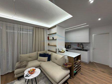 Shitet, Apartament 2+1 + Post Parkimi + Njesi Sherbimi, Komp – Tiranë