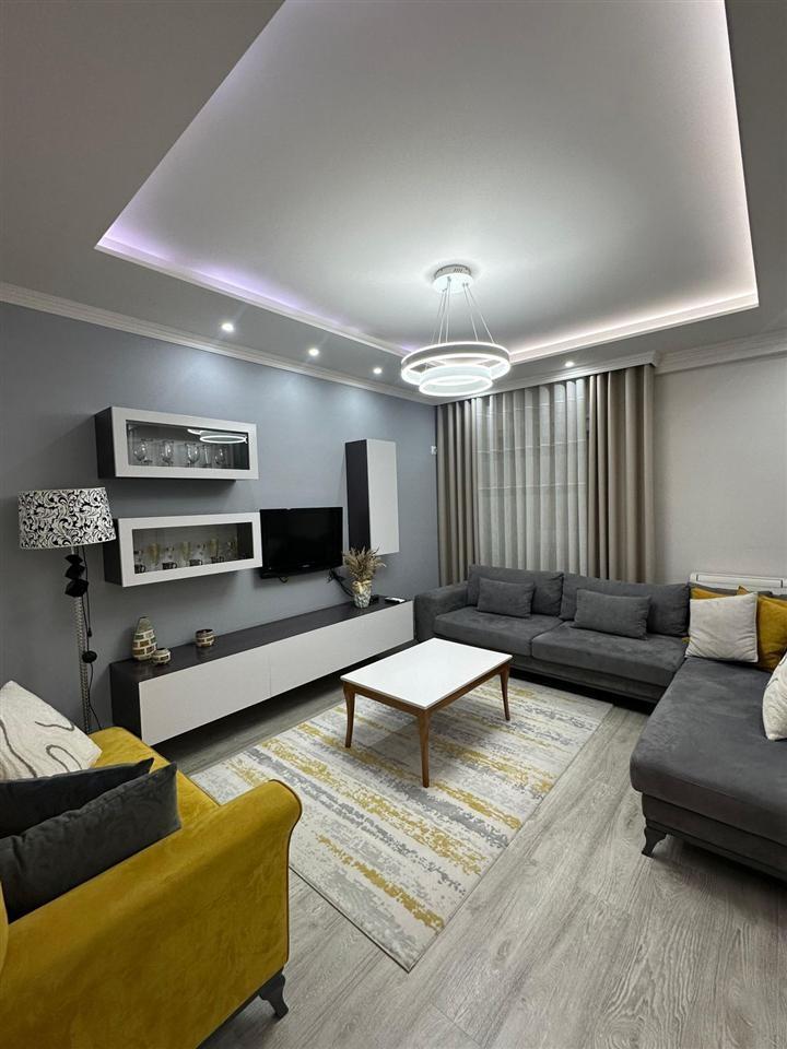 APARTAMENT ME QERA 2+1+2+POST PARKIMI PAZARI I RI 110.000 LE – Tiranë