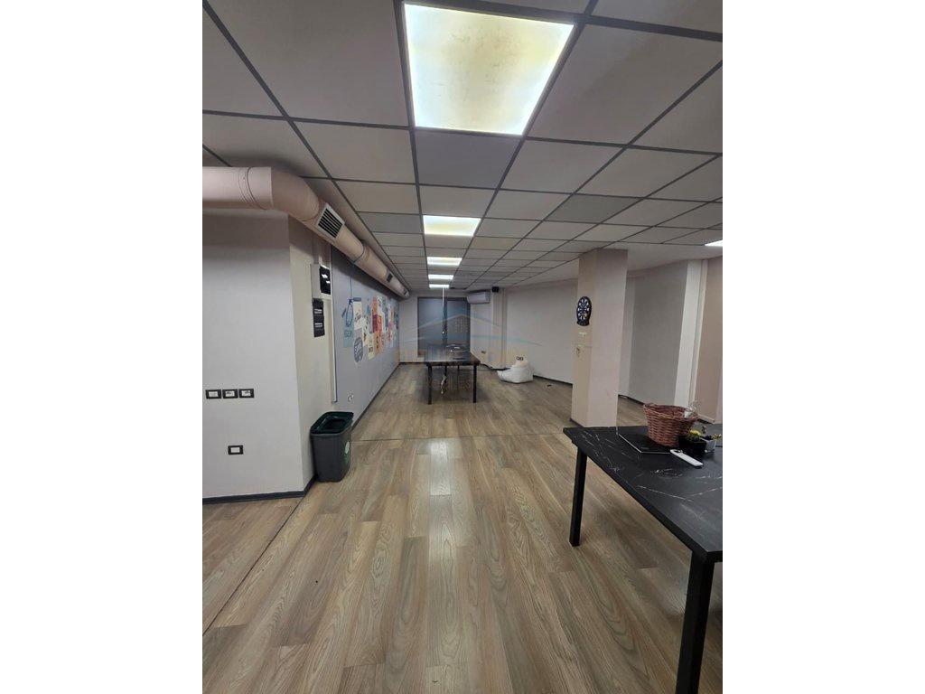 0692268458 Qera Ambjent Biznesi, Qendër. – Tiranë