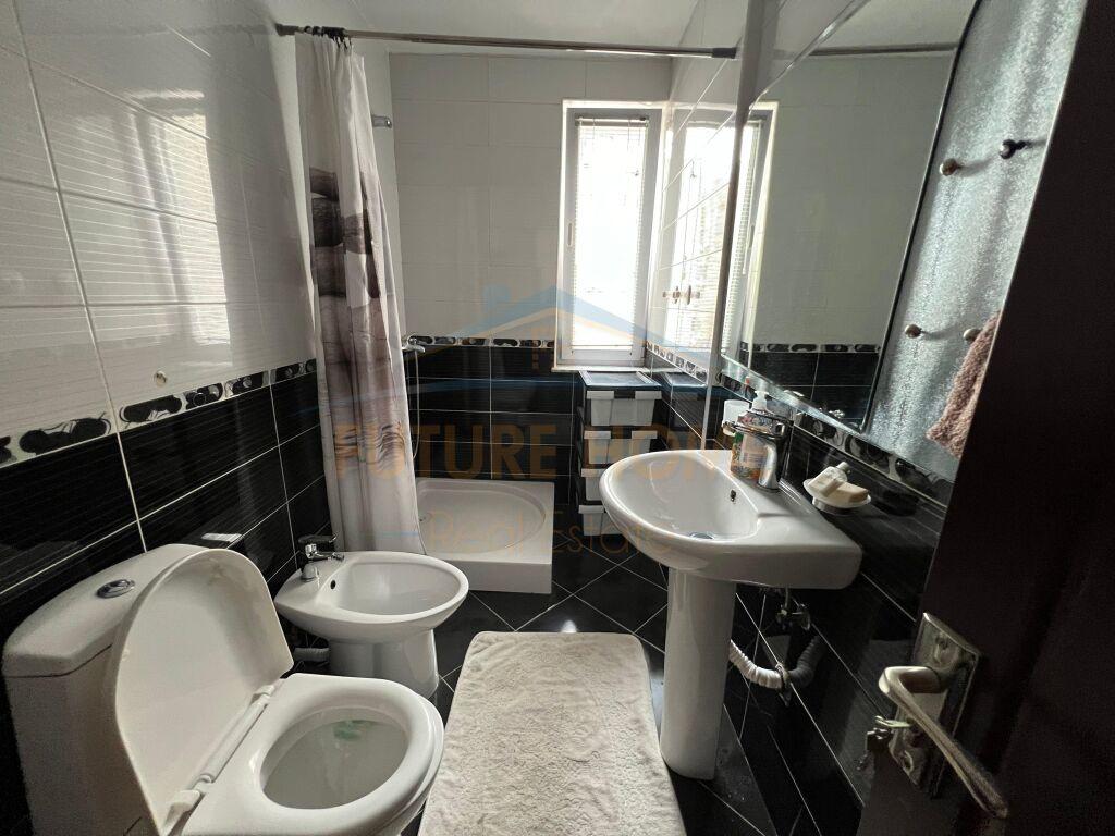 0693769552,Qera, Apartament 2+1+2, Unaza e Re. – Tiranë