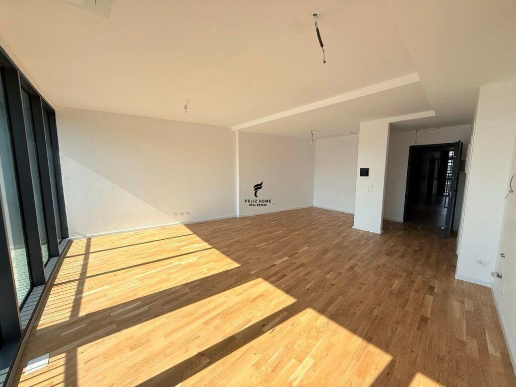 ZYRE ME QERA 130M2 LIQENI ARTIFICIAL 1.700 EURO FH-97284 – Tiranë