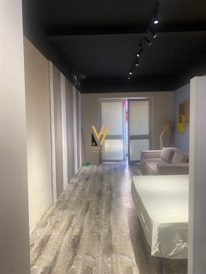 JEPET AMBIENT 35 M2 ME QIRA NE VASIL SHANTO 250 EURO – Tiranë