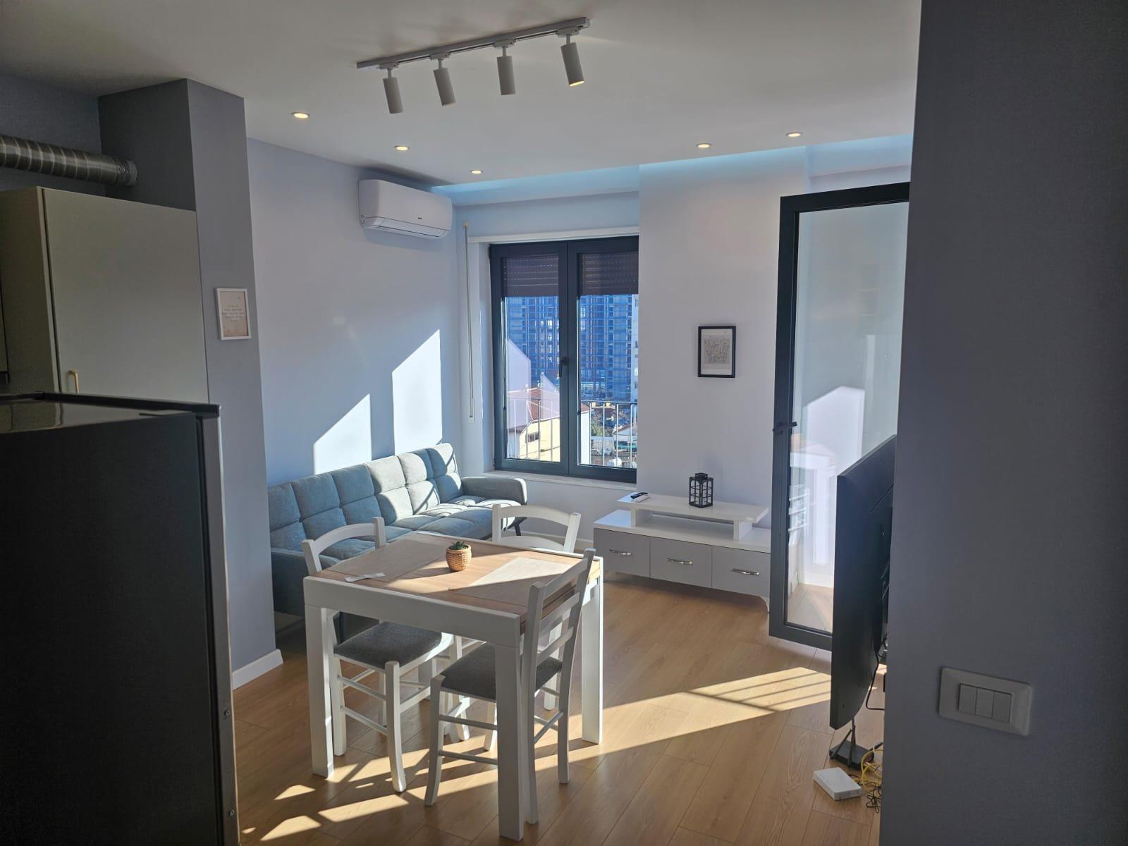 Jepet me qira apartament 1+1 në Rrugën Karl Gega – Tiranë