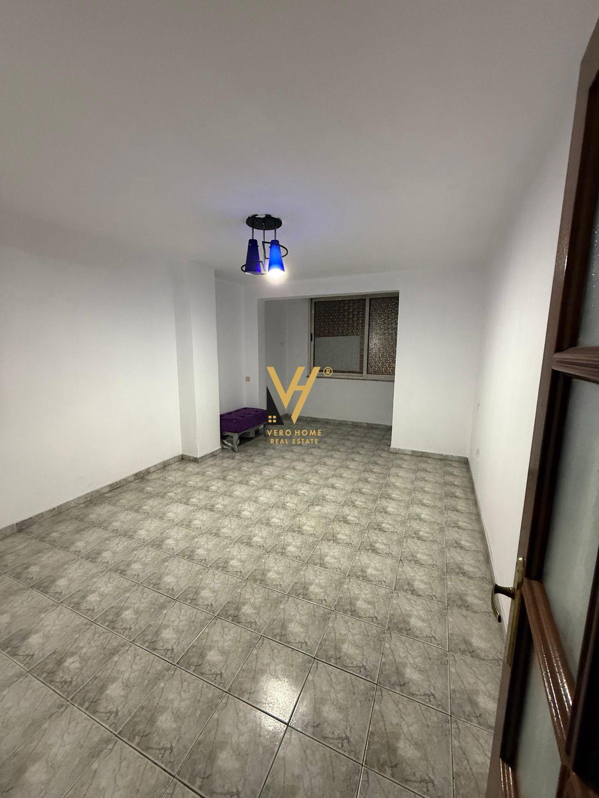 JEPET GARSONIERE 35 M2 ME QIRA NE VASIL SHANTO 420 EURO – Tiranë
