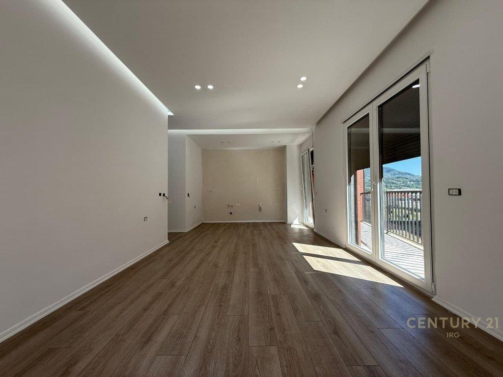 APARTAMENT 2+1+2 ME OBORR PRANE TEG ! – Tiranë - 1