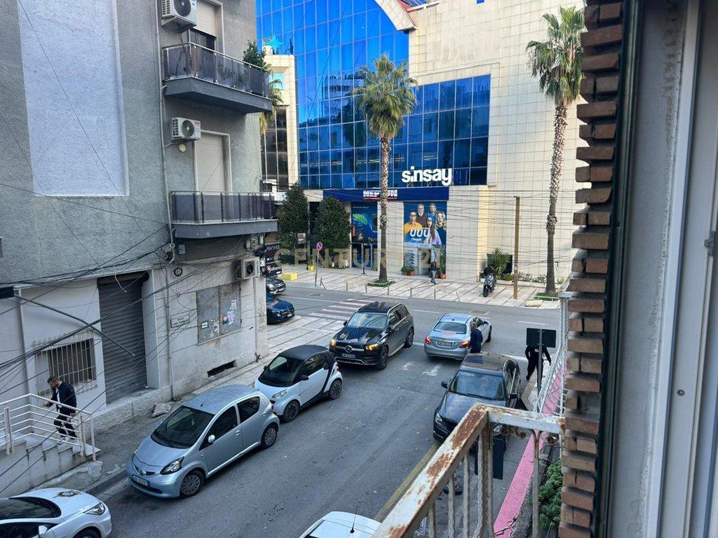 0685062709ZYRE ME QIRA PRANE QENDRES TREGTARE BLUE STAR ! – Durrës