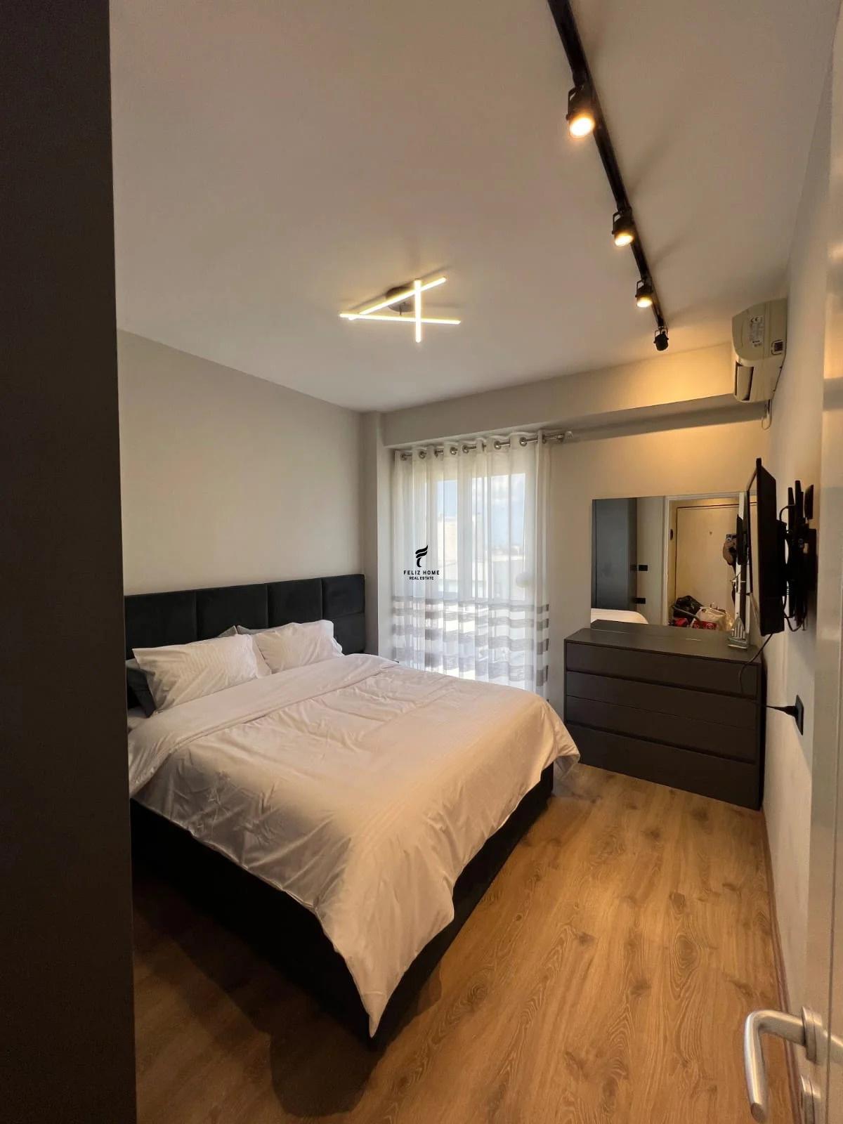 APARTAMENT ME QERA 1+1 STACIONI TRENIT 60.000 LEKE FH-98486 – Tiranë - 1