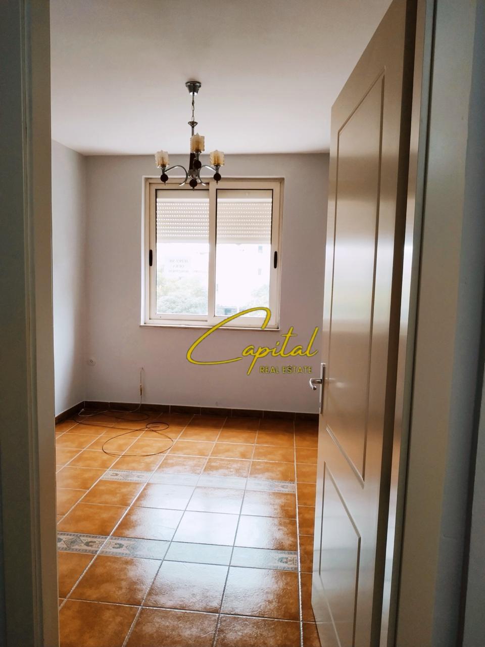 APARTAMENT ME QIRA 1+1 21 DHJETORI 46.000 LEKE – Tiranë