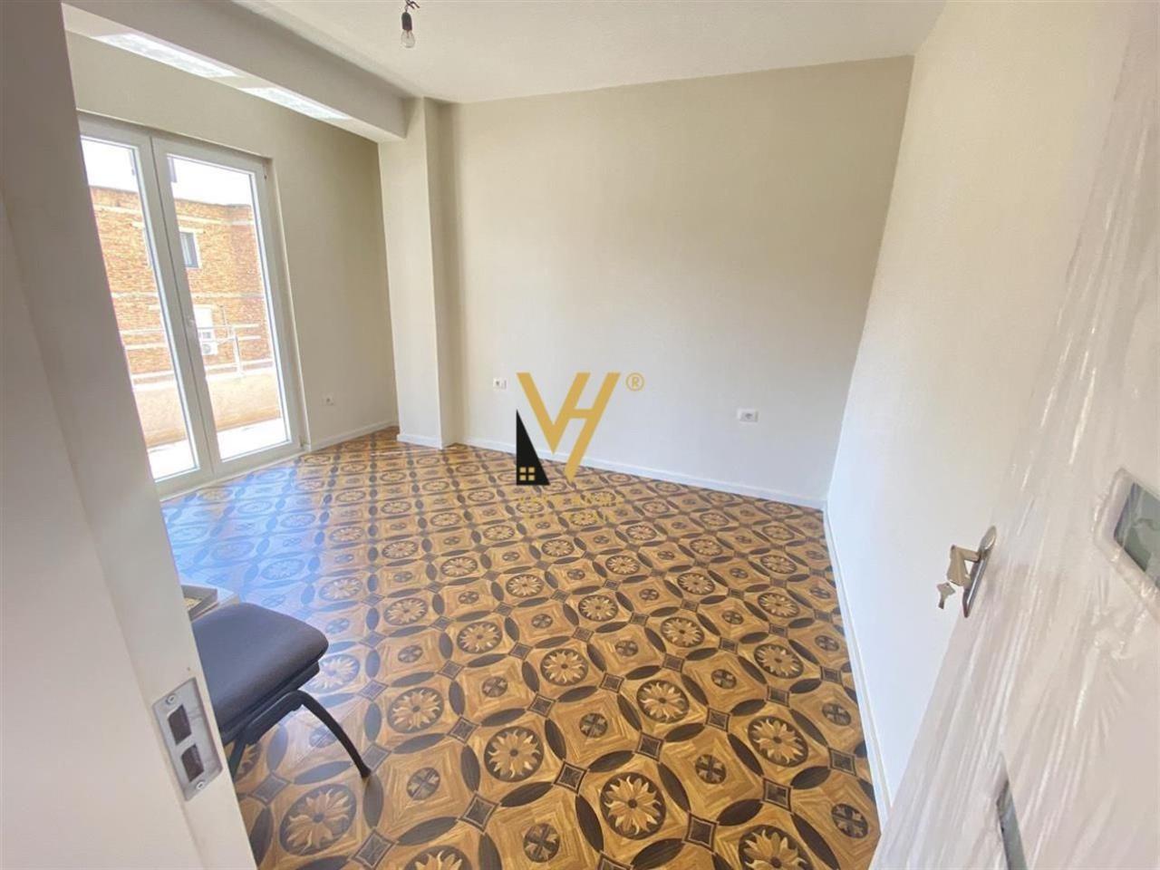 JEPET ZYRE 106 M2 ME QERA TE RRUGA RESHIT ÇOLLAKU 750 EURO – Tiranë