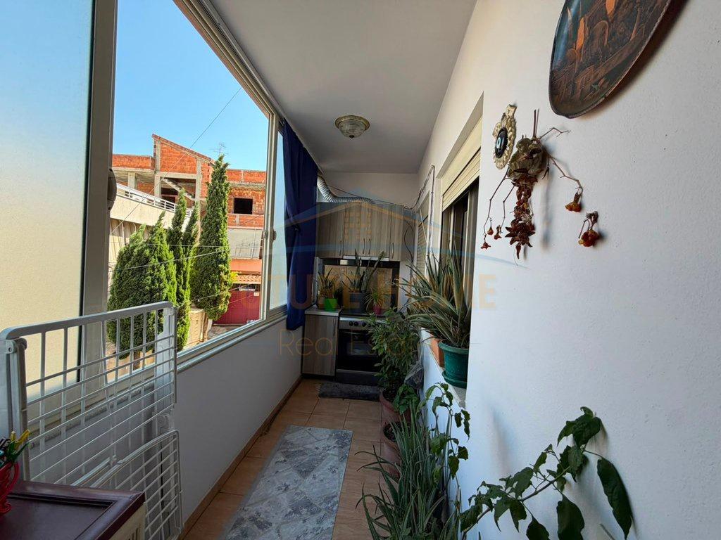 0697048068-Shitet, Apartament 2+1+2 Prane Shkolles "Eftali K – Durrës