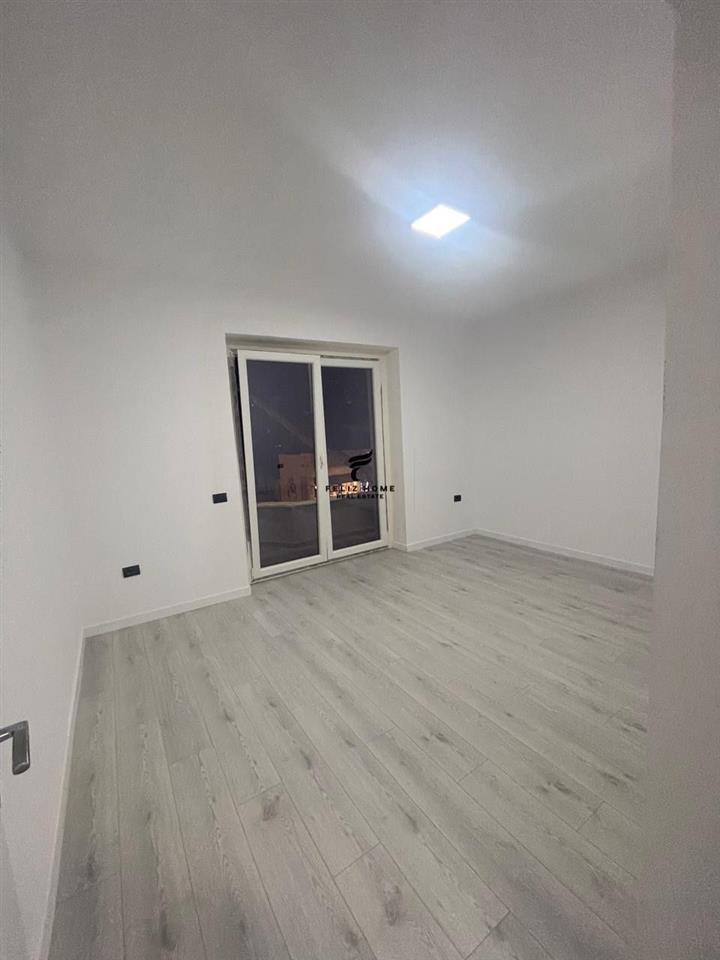 ZYRE ME QERA 105 M2 MYSLYM SHYRI 1000 EURO – Tiranë