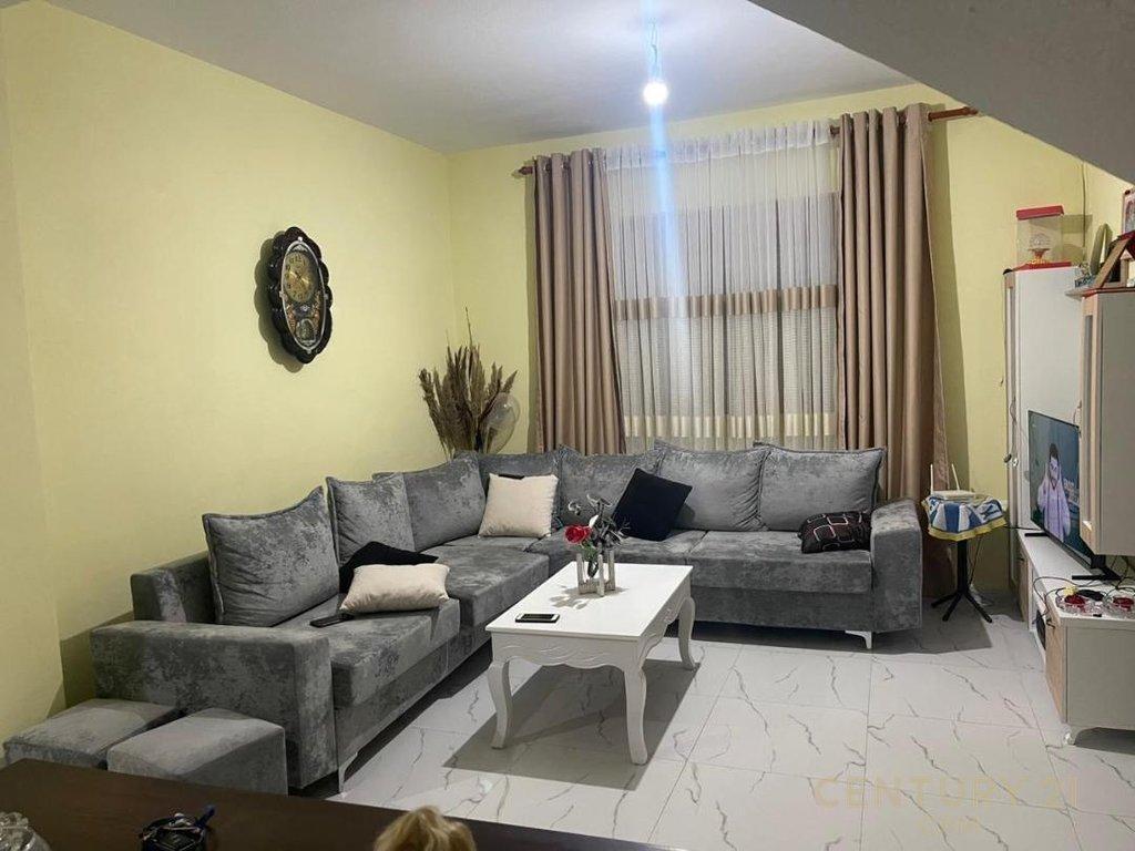Vilë dy katëshe për qira në zonën e Ali Demit! – Tiranë - 1