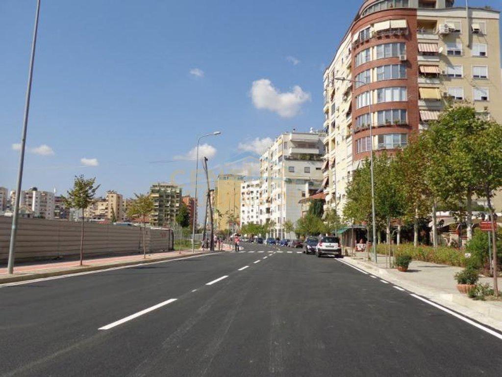 0695135860 Shitet,Ambient Biznesi,Rruga e Kosovarëve,Tiranë – Tiranë