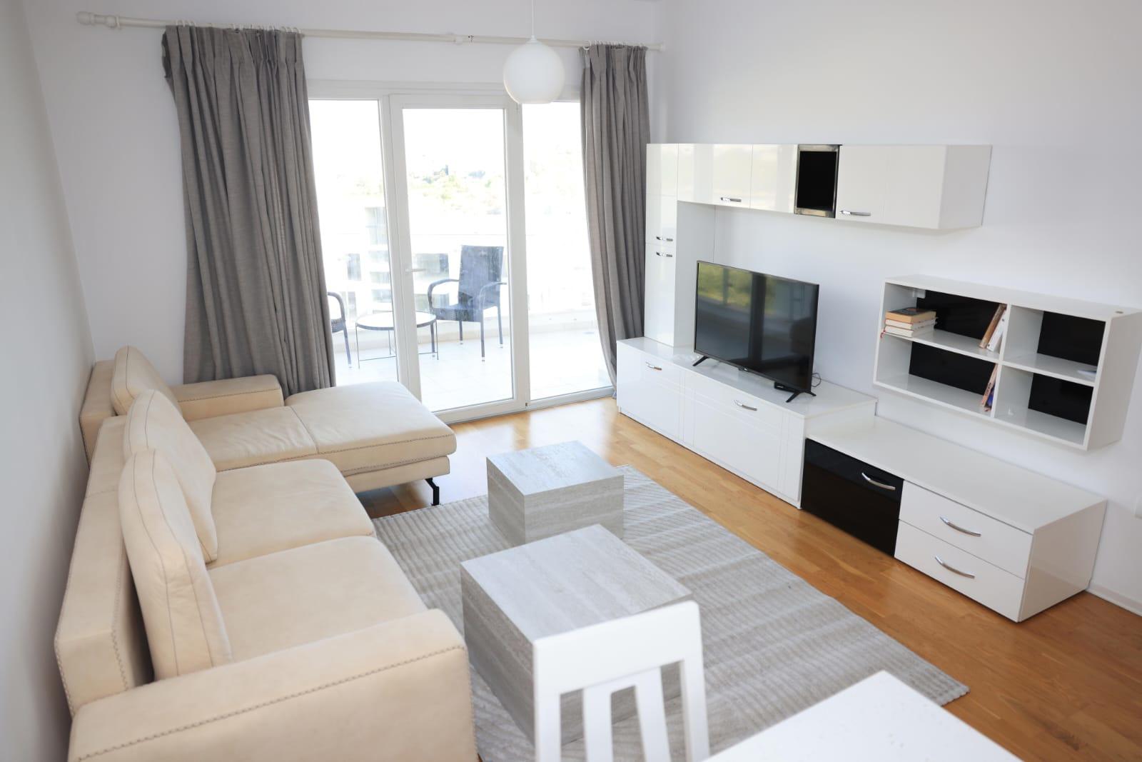 APARTAMENT ME QERA 2+1 LIQENI ARTIFICIAL 80.000 LEKE – Tiranë