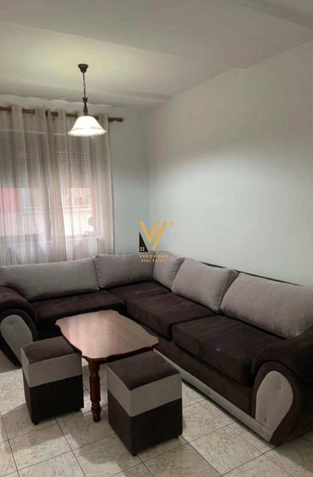 JEEPT APARTAMENT 1+1 ME QERA NE MYSLYM SHYR 50.000 LEKE – Tiranë