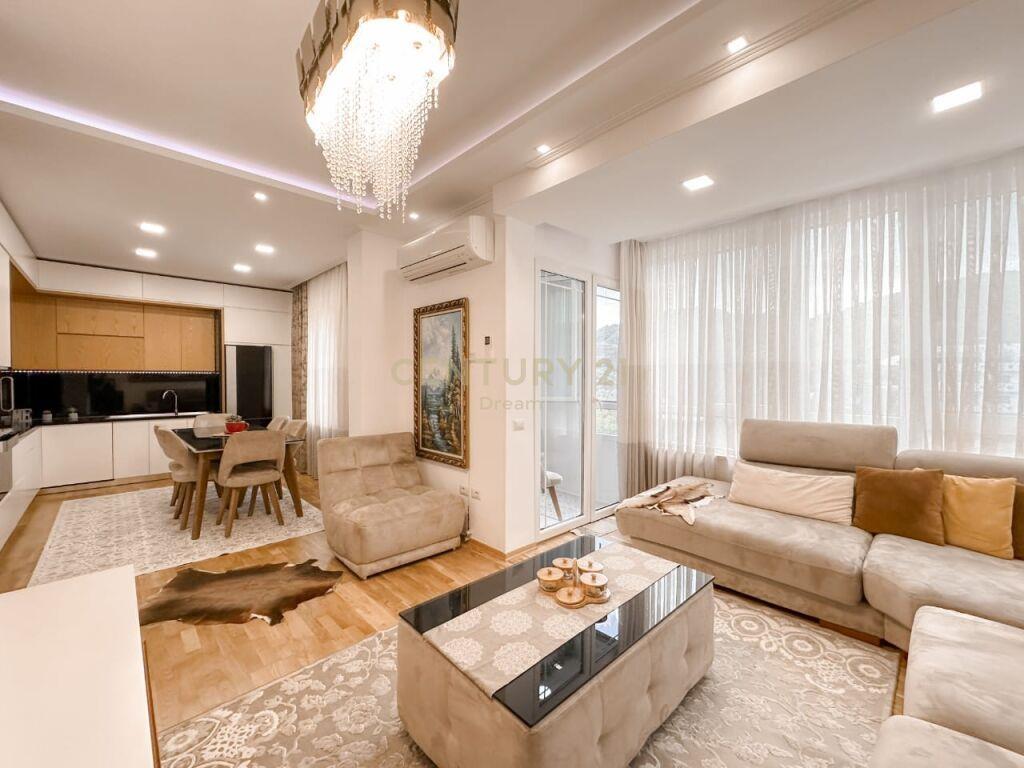 Shitet apartament 3+1+2 + post parkimi tek Kopshti Botanik – Tiranë
