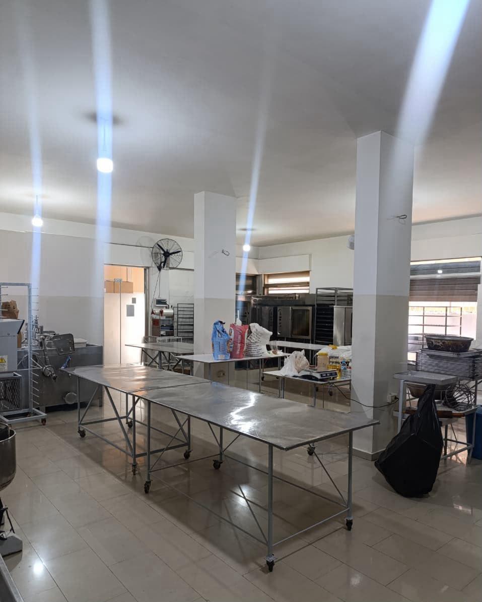 MAGAZINE ME QERA 200 M2 PALLATI ME SHIGJETA 90.000 LEKE FH-8 – Tiranë