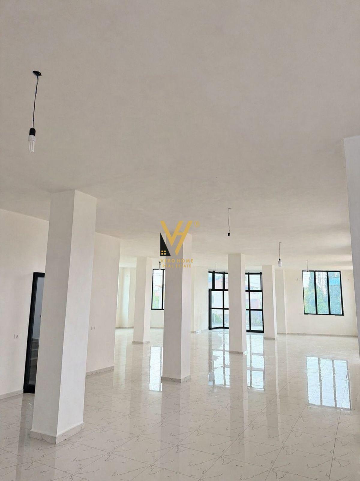 JEPET GODINE 1.400 M2 ME QERA NE KAVAJE 5.000 EURO – Tiranë