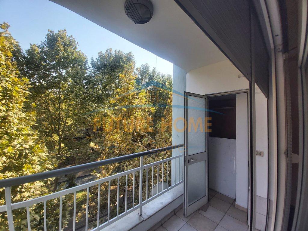0696043713, Qira, Ambient per zyra, Ish Ekspozita – Tiranë