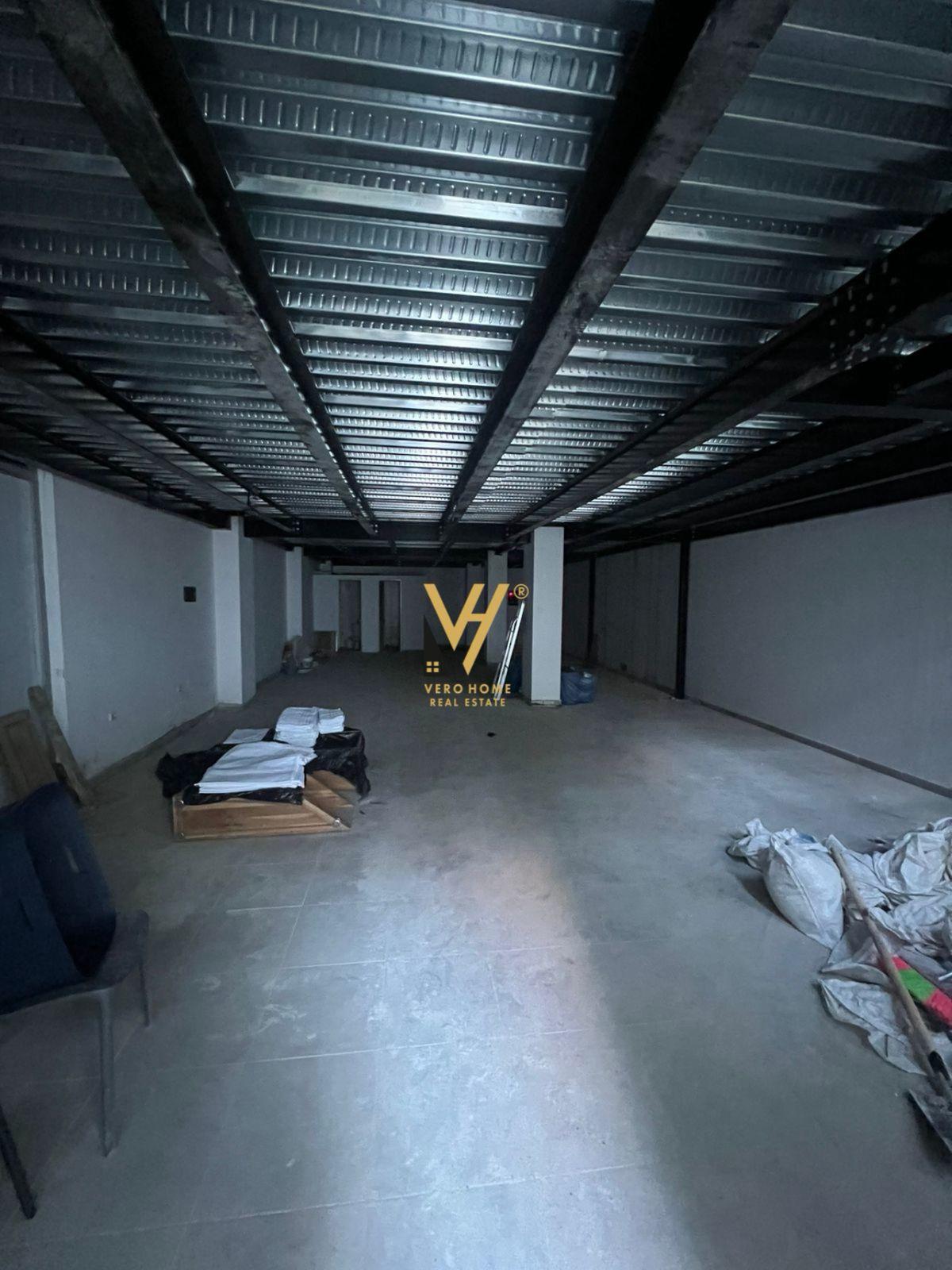 JEPET AMBIENT 240 M2 ME QIRA TE STACIONI I TRENIT 1.500 EURO – Tiranë