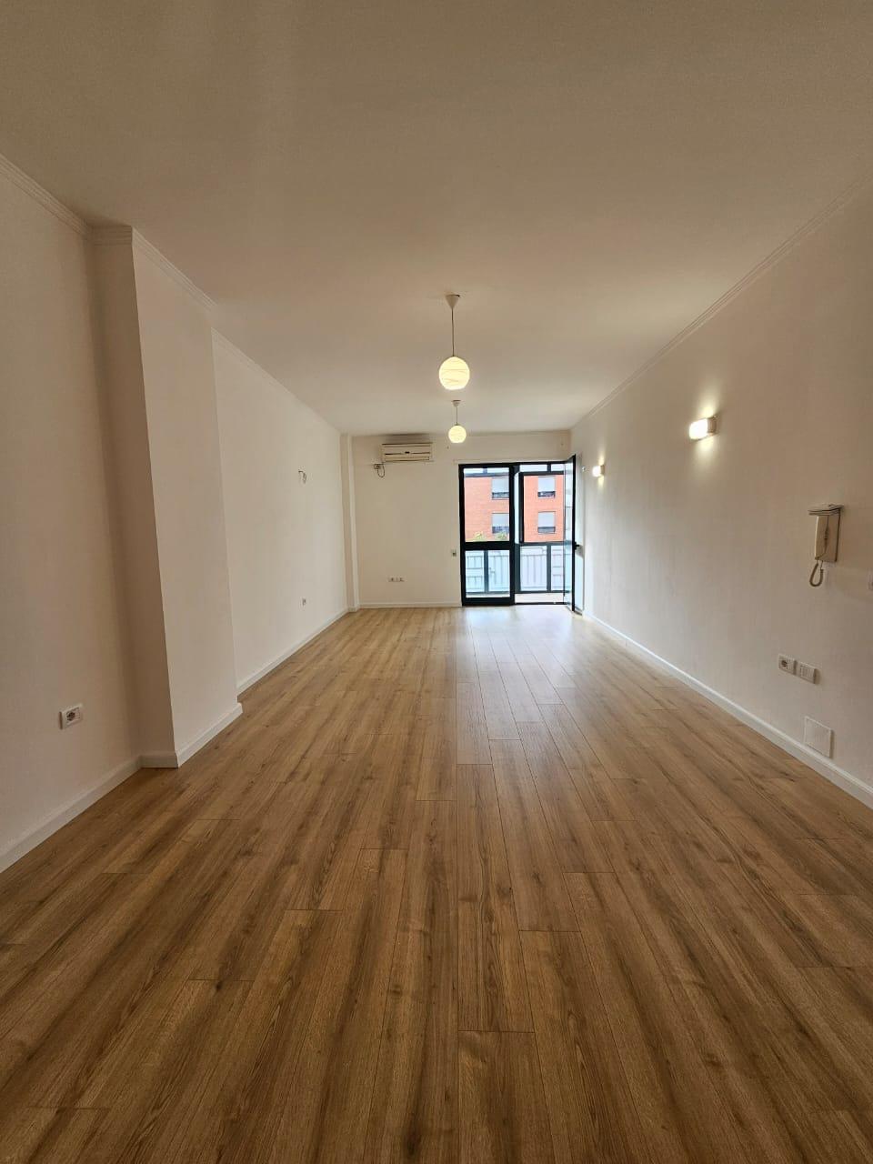 Apartament 1+1 per shitje, Rr e Kavajes, perballe Delijorgji – Tiranë