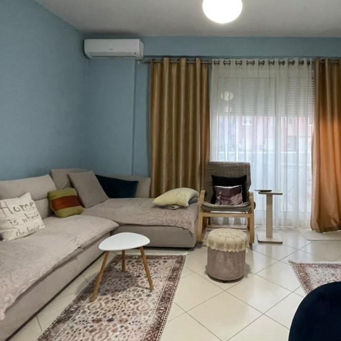 🏡 JEPET ME QIRA APARTAMENT 1+1 – 21 DHJETORI, KONTAKTI 📍 – Tiranë
