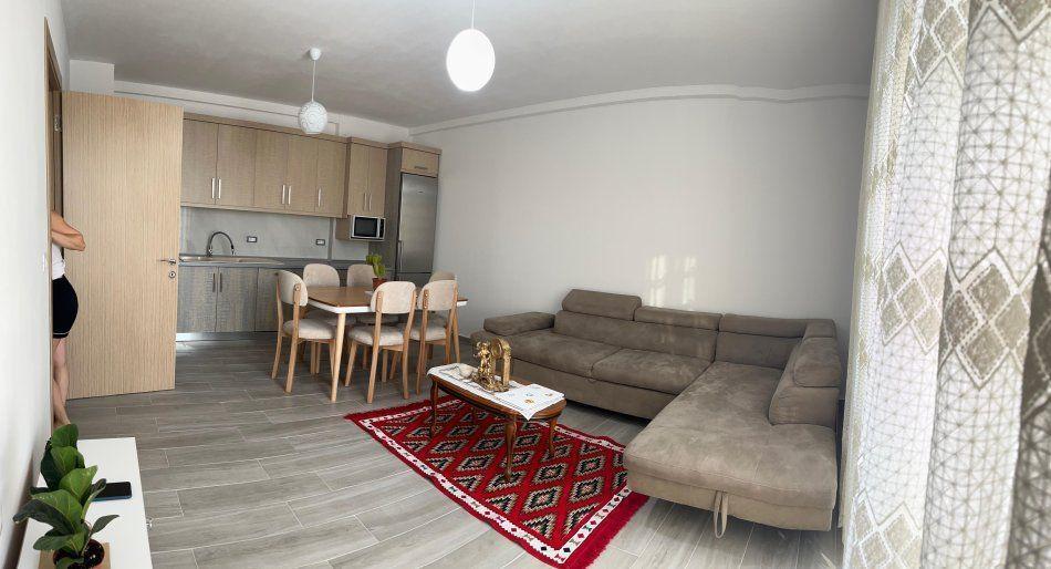 APARTAMENT ME QERA 3+1 5 MAJI 750 EURO – Tiranë - 1