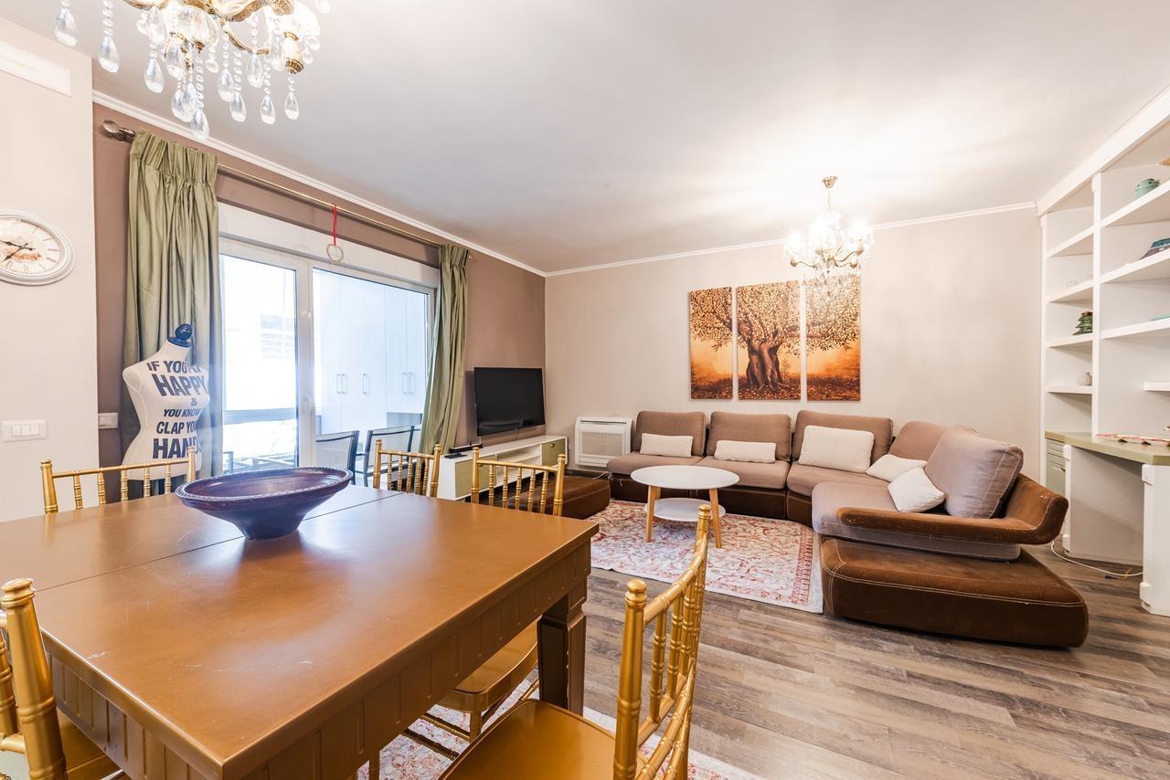 APARTAMENT ME QERA 2+1 LIQENI THATE 900 EURO – Tiranë