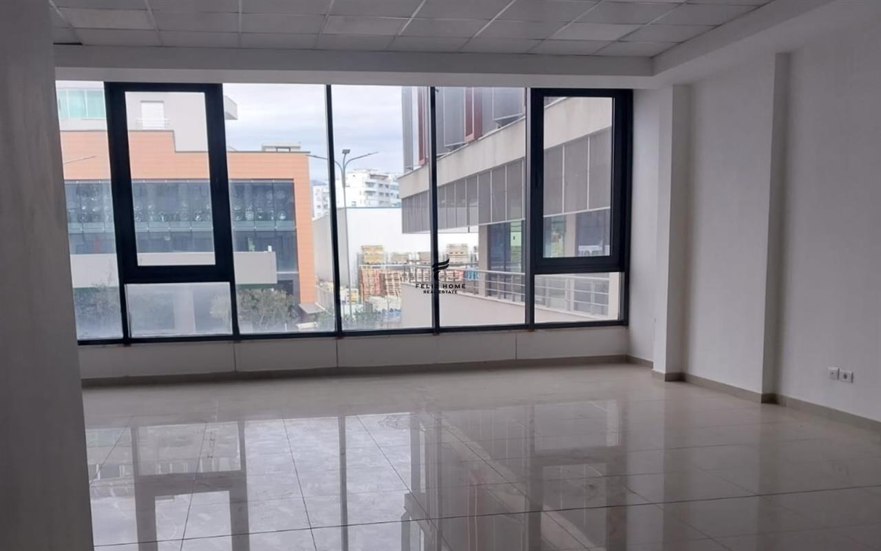 ZYRE ME QERA 230 M2 BRRYLI 2.000 EURO – Tiranë