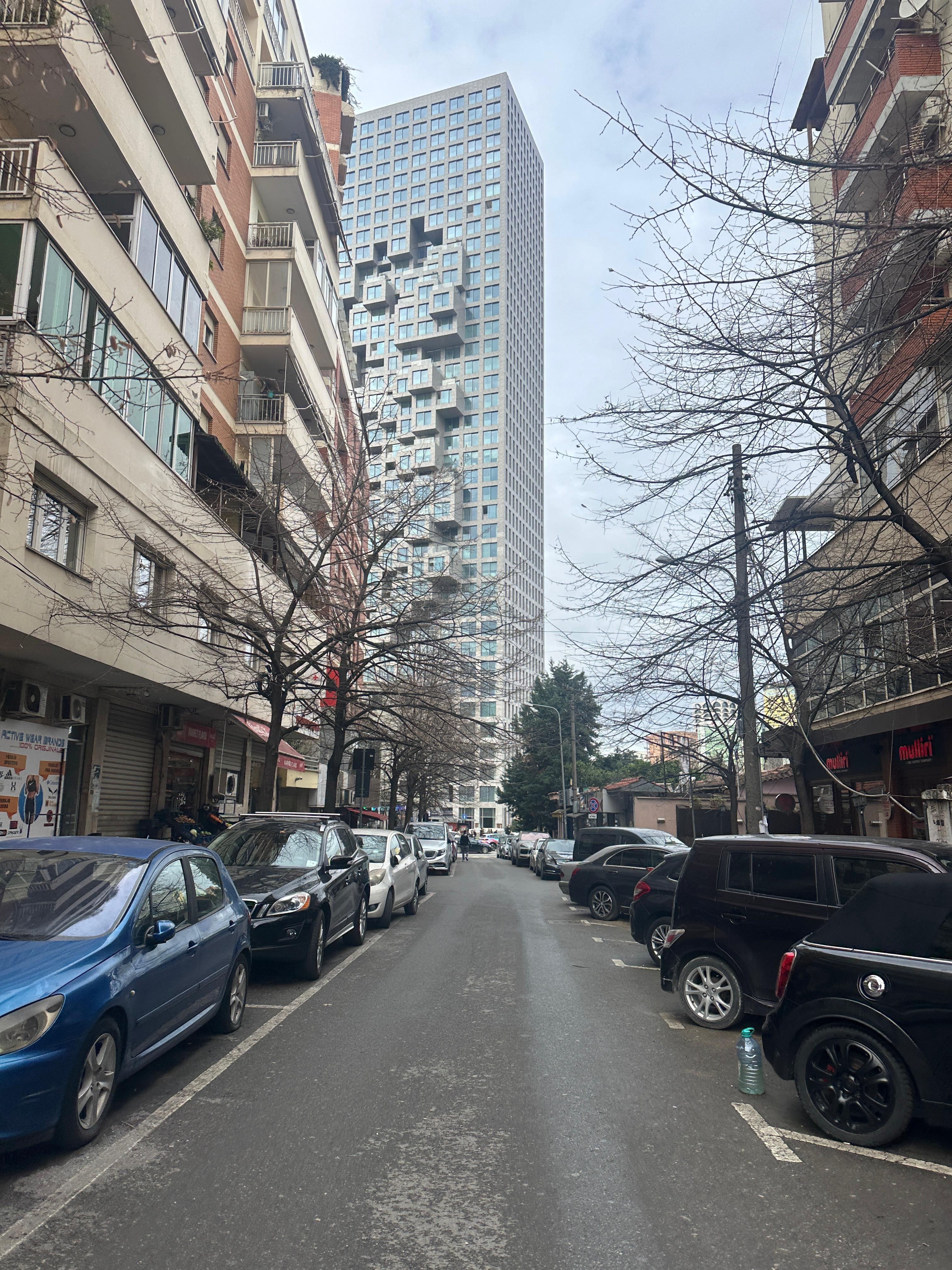 DYQAN ME QERA 46 M2 RRUGA E ELBASANIT 80.000 LEKE – Tiranë