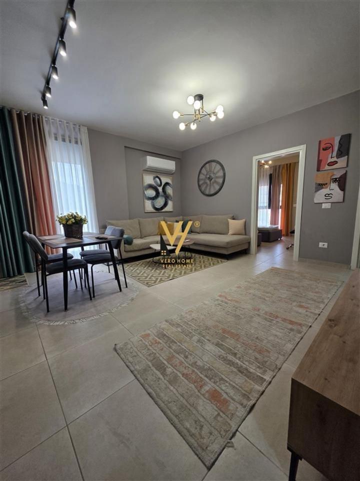 JEPET APARTAMENT 2+1+2+BLK ME QERA TE KOPSHTI BOTANIK 900 EU – Tiranë