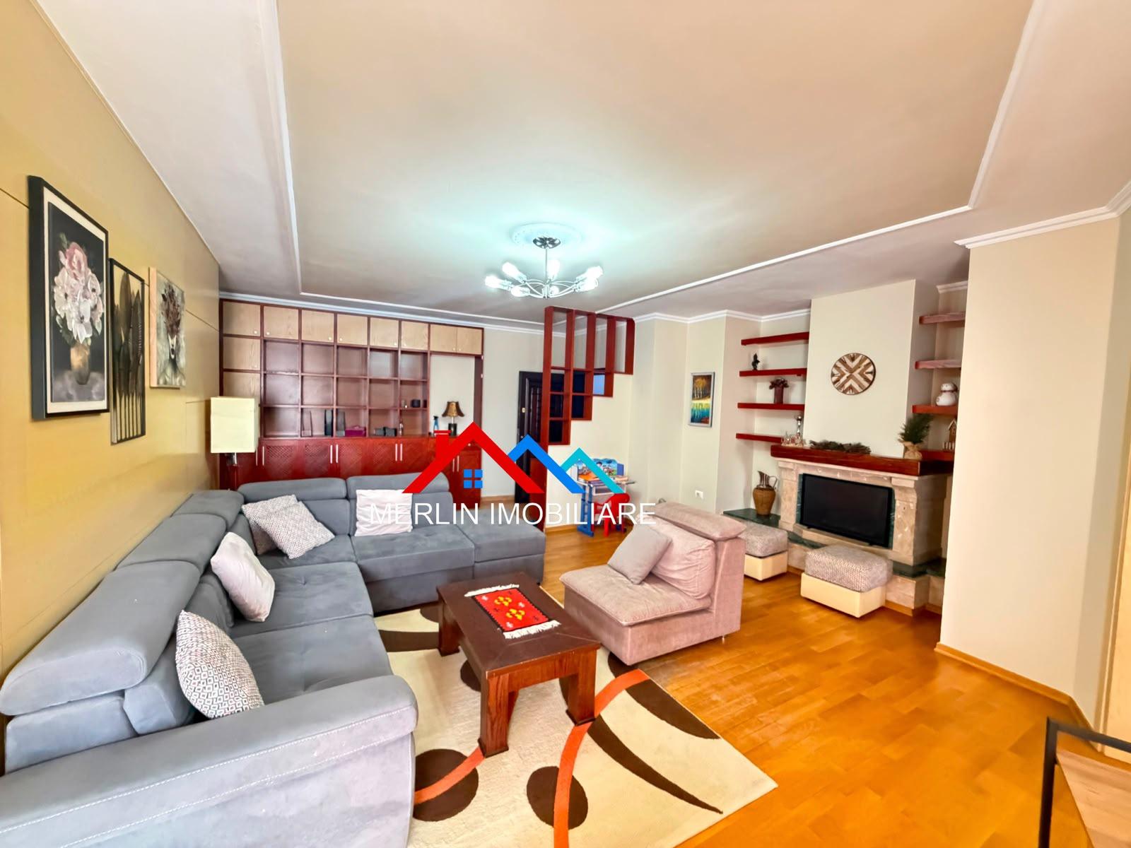 JEPET APARTAMENT 2+1+2 ME QERA TEK RRUGA FORTUZIT AFER RRUGE – Tiranë - 1
