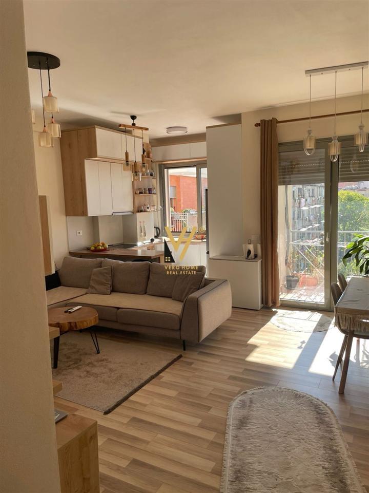 JEPET APARTAMENT 2+1+2+BLK ME QIRA NE PORCELAN 75.000 LEKE – Tiranë