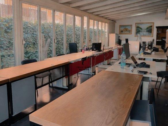 ZYRE ME QERA 216 M2 RRUGA E ELBASANIT 3.000 EURO FH-68754 – Tiranë