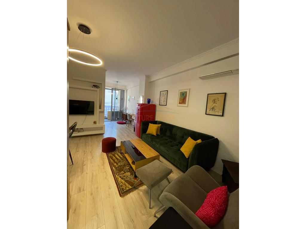 0698855660 Qera, Apartament 1+1+Post Parkimi, Blloku, Tiranë – Tiranë