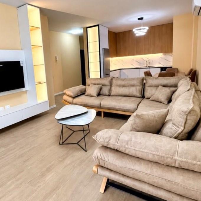 🏡✨ JEPET ME QIRA APARTAMENT 2+1 + 2 TUALETE ME VERANDË 📍 – Tiranë