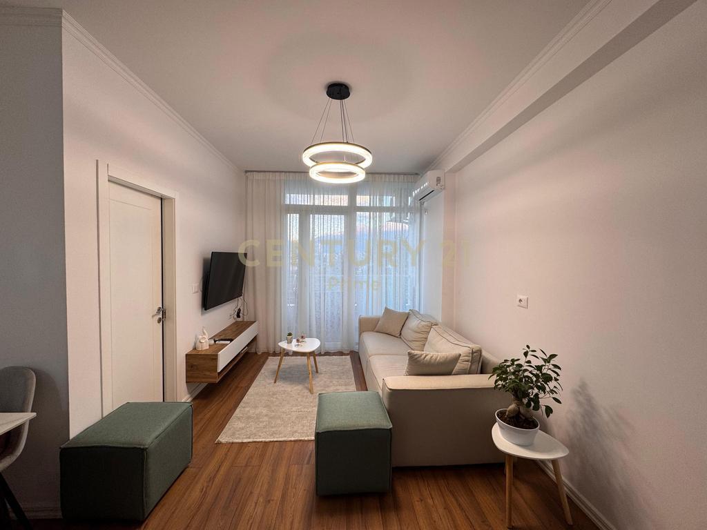 APARTAMENT 1+1 NË SHITJE – PRANË KOPSHTIT BOTANIK – Tiranë