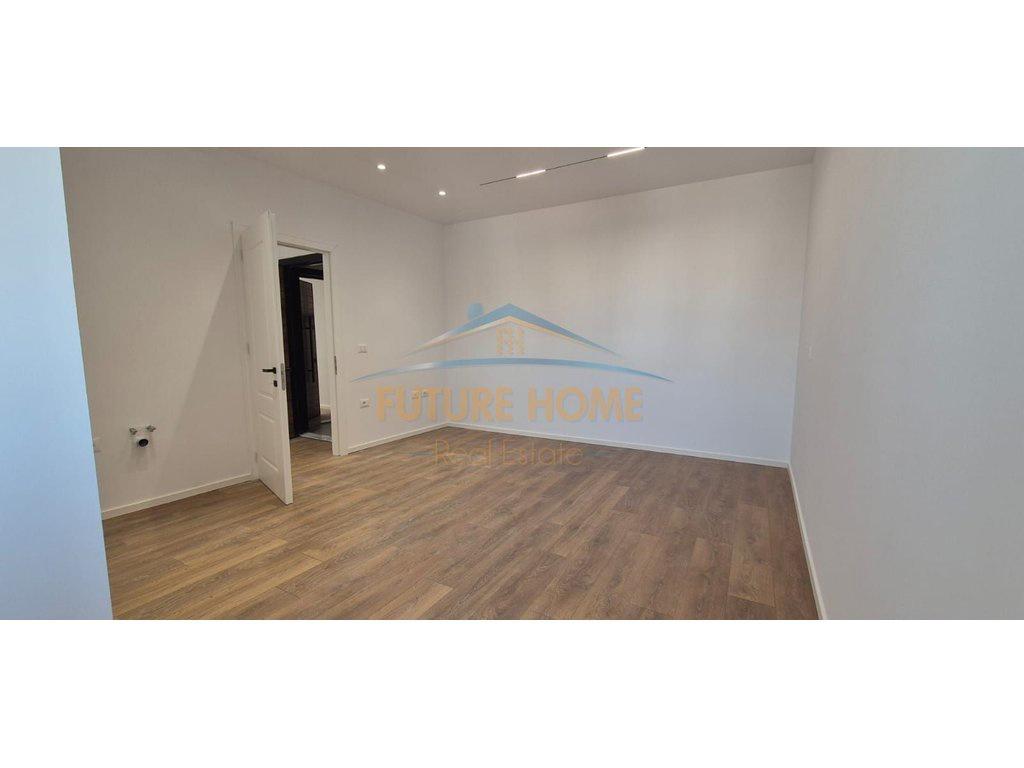 0692268458 Shitet, Apartament 2+1+1, Rruga Fadil Bodinaku – Tiranë