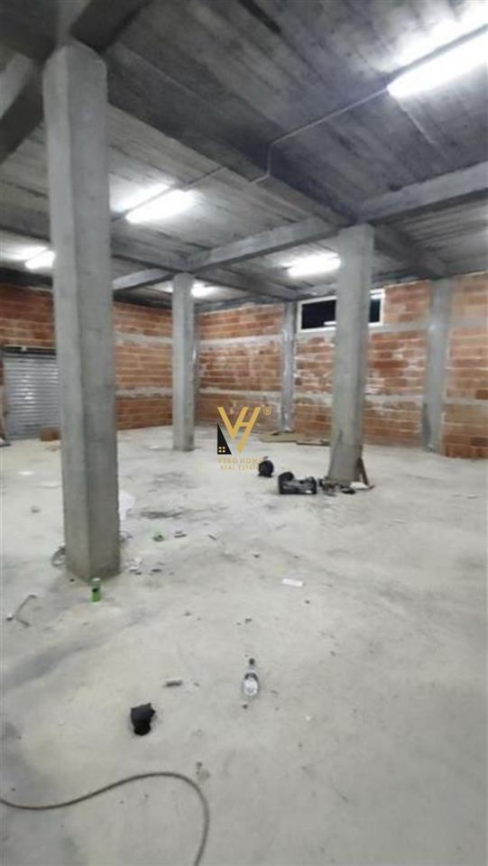 JEPET MAGAZINE 200 M2 ME QERA NE SAUK 1.500 EURO – Tiranë