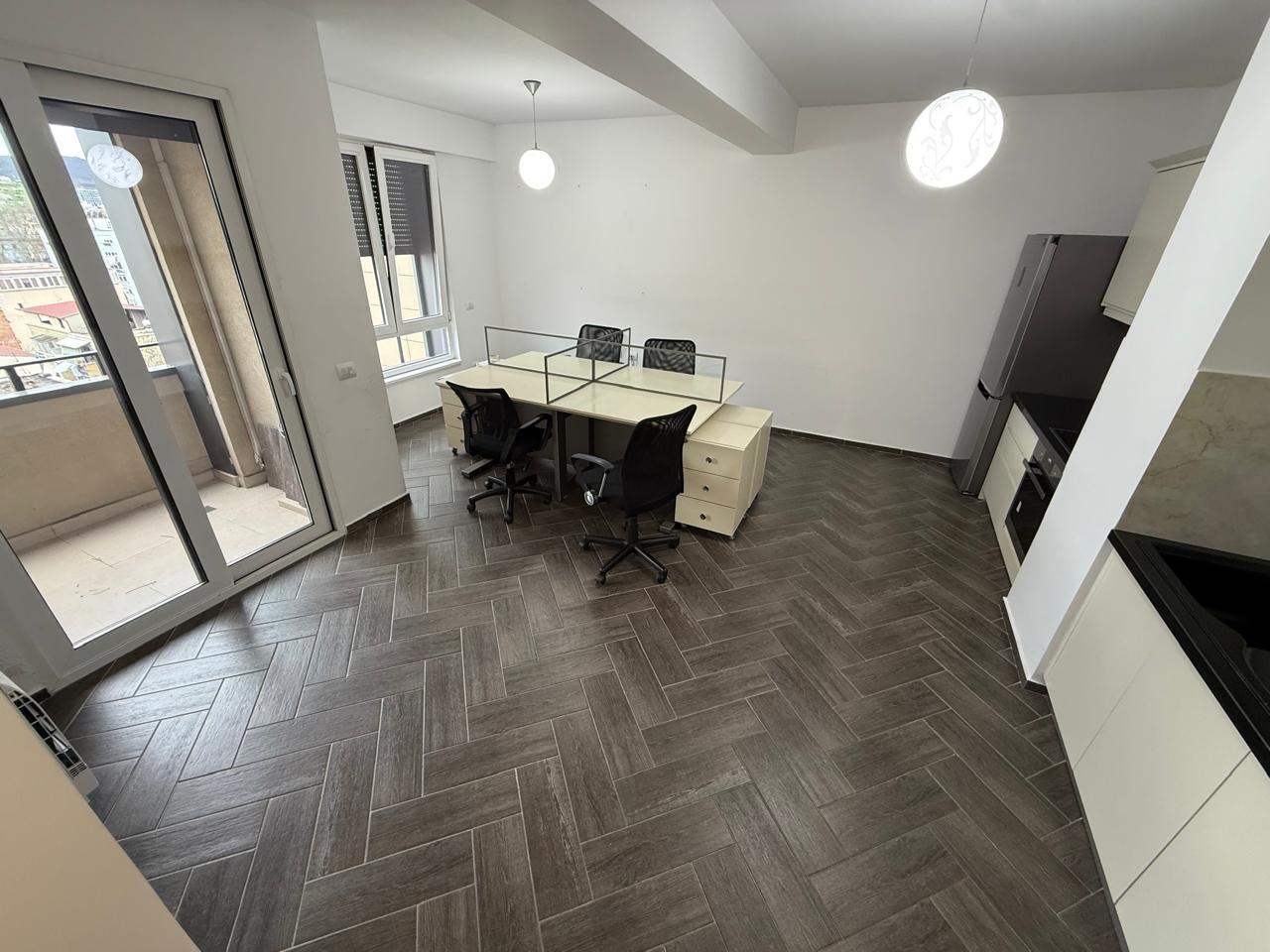 ZYRE ME QERA 64 M2 MYSLYM SHYRI 80.000 LEKE – Tiranë