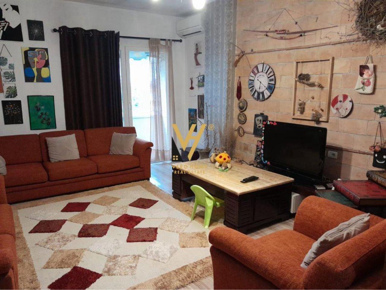 JEPET APARTAMENT 2+1+BLK ME QIRA TE KOMUNA PARISIT 60.000 LE – Tiranë