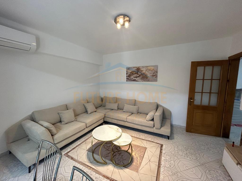 0697048068-Shitet, Apartament 2+1+Oborr, Stadiumi, Durres – Durrës