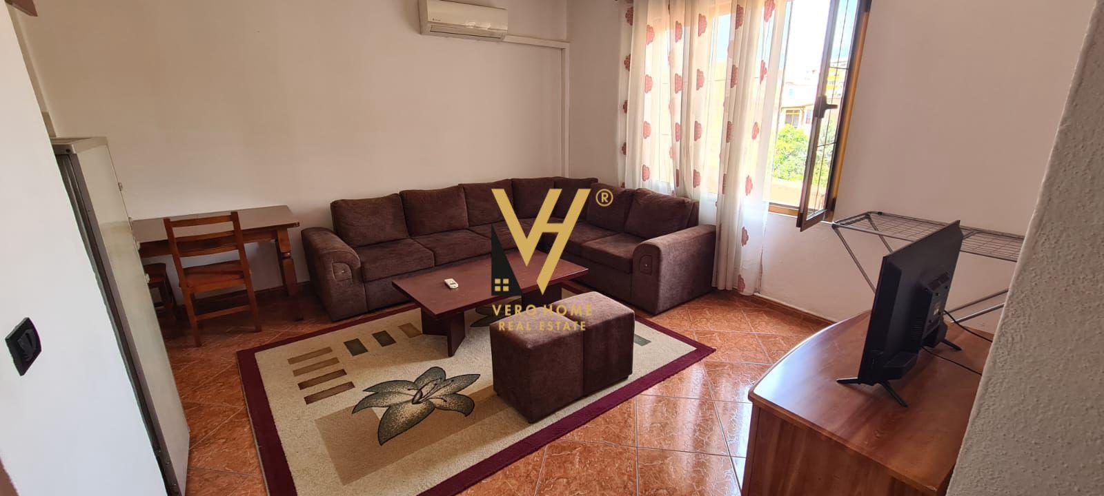 JEPET APARTAMENT 1+1 ME QERA TEK VILA GOLD, QENDER 50.000 LE – Tiranë